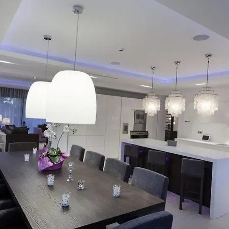 Beautiful With Pool 10 Pp בית נופש